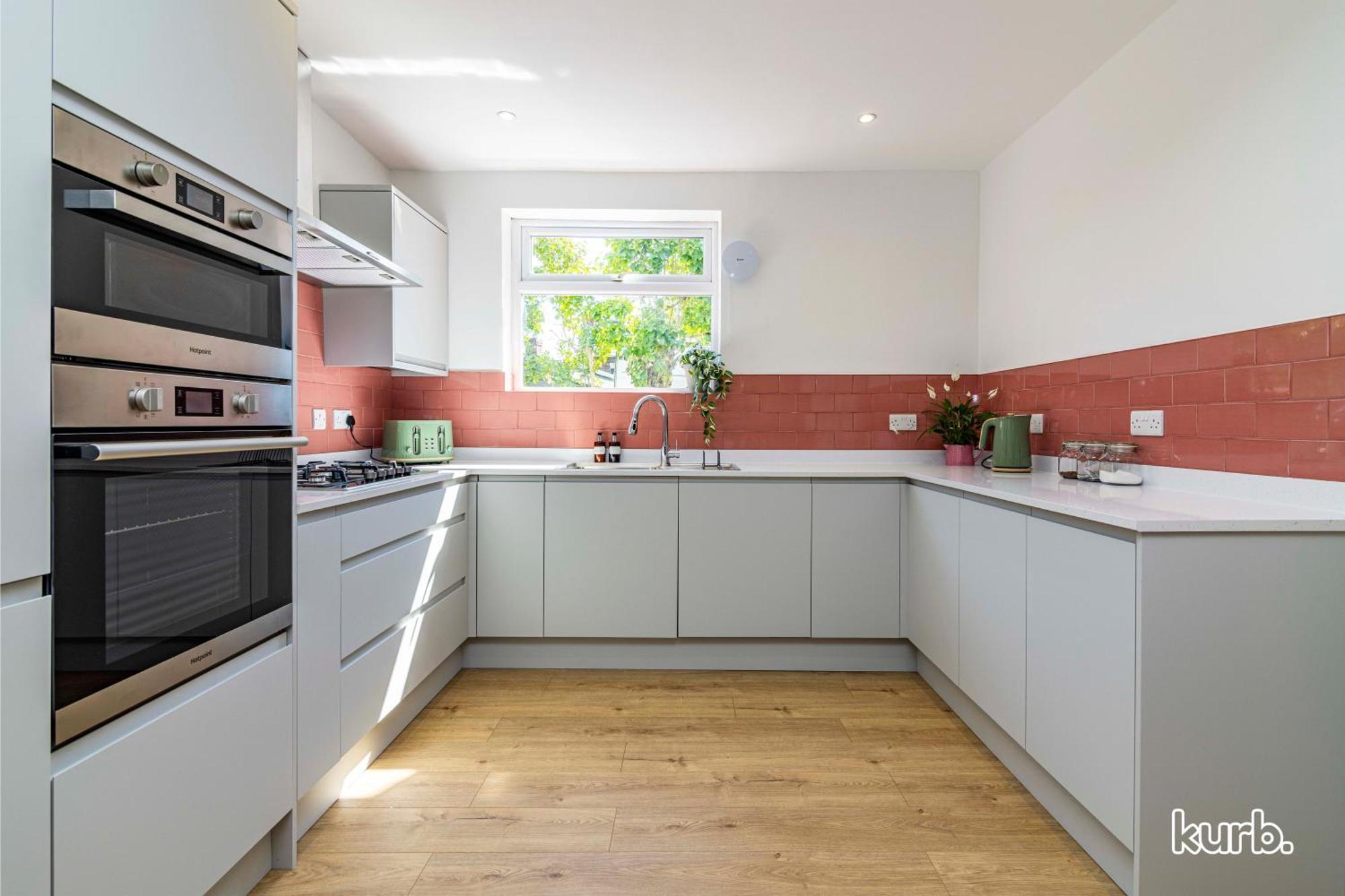 Fern - 5 Bedroom House Free Parking